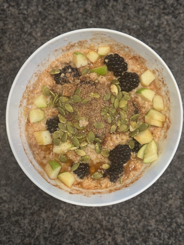 High-Fiber Oatmeal with Flax and Berries
